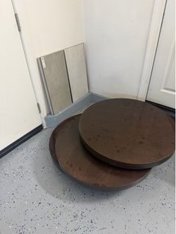 Round coffee table