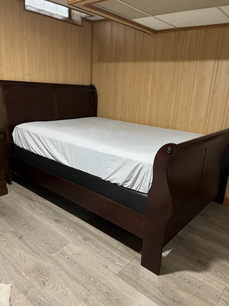 Free Full Size Bed  (NO MATTRESS, NO BOX SPRING)