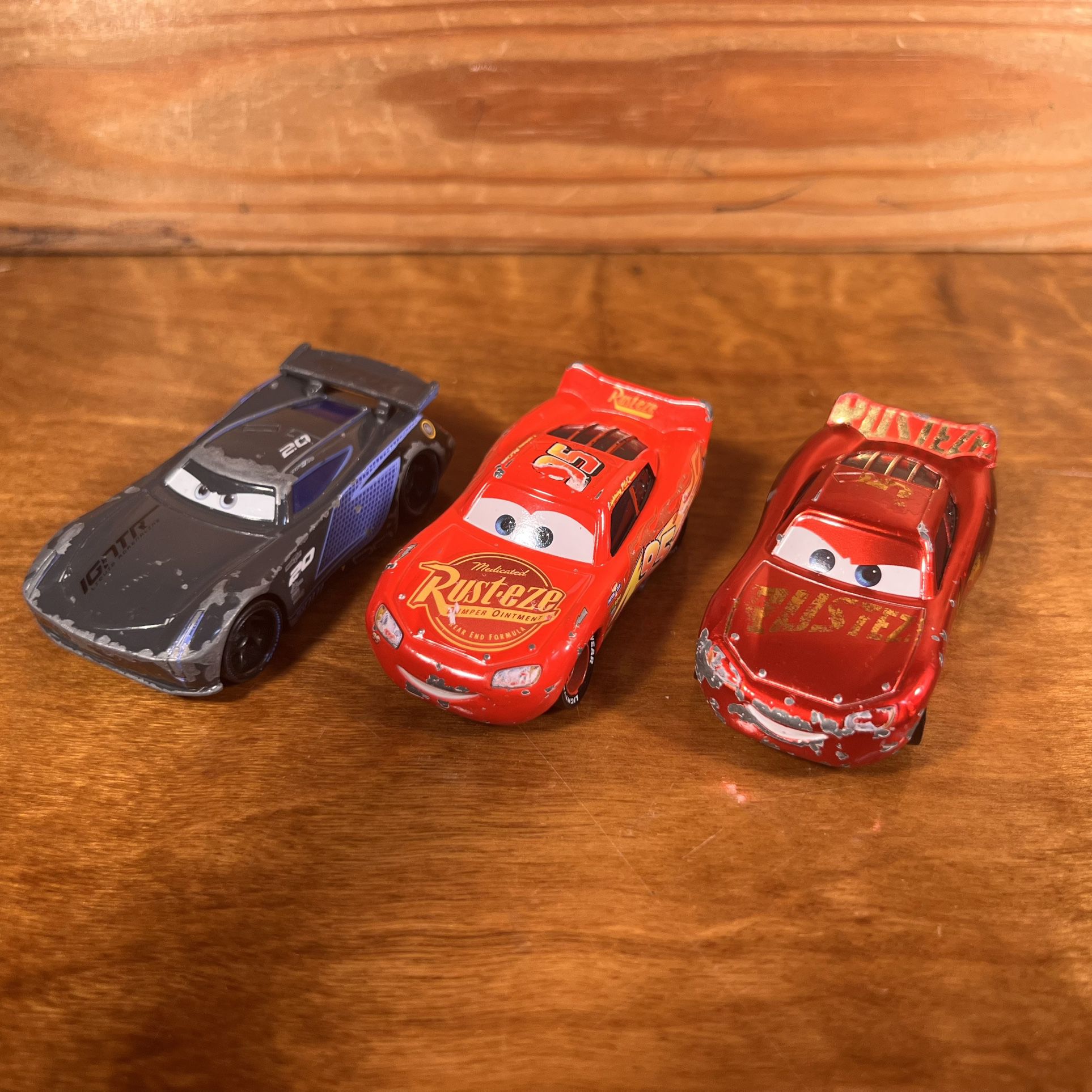 Mattel Disney Pixar Cars Rust-Eze Racing Center Lightning McQueen 95 Lot of 3