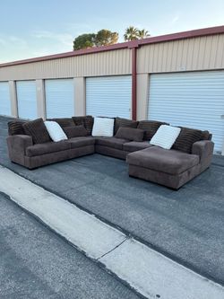✨XL 3-Piece Brown Corduroy Sectional Sofa ✨ ($10 delivery)