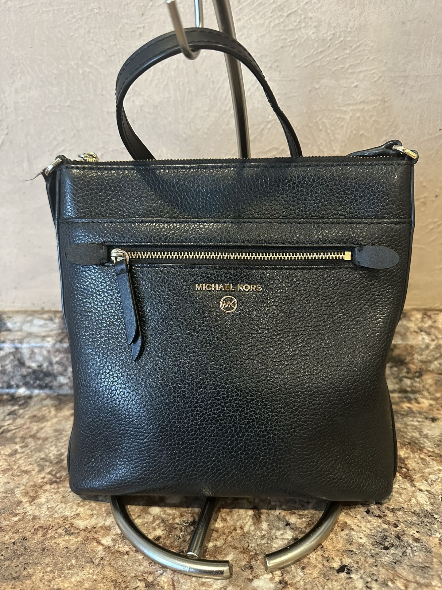 NICE MICHAEL KORS CROSSBODY PURSE IN GREAT CONDITION