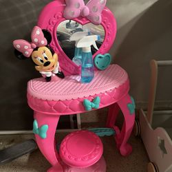 Minnie Makeup Table Set With Mirror And Seat