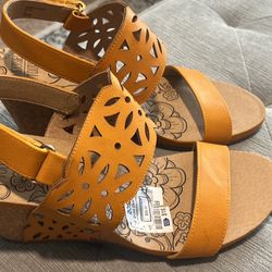 New- women’s wedge Heels Size 10 