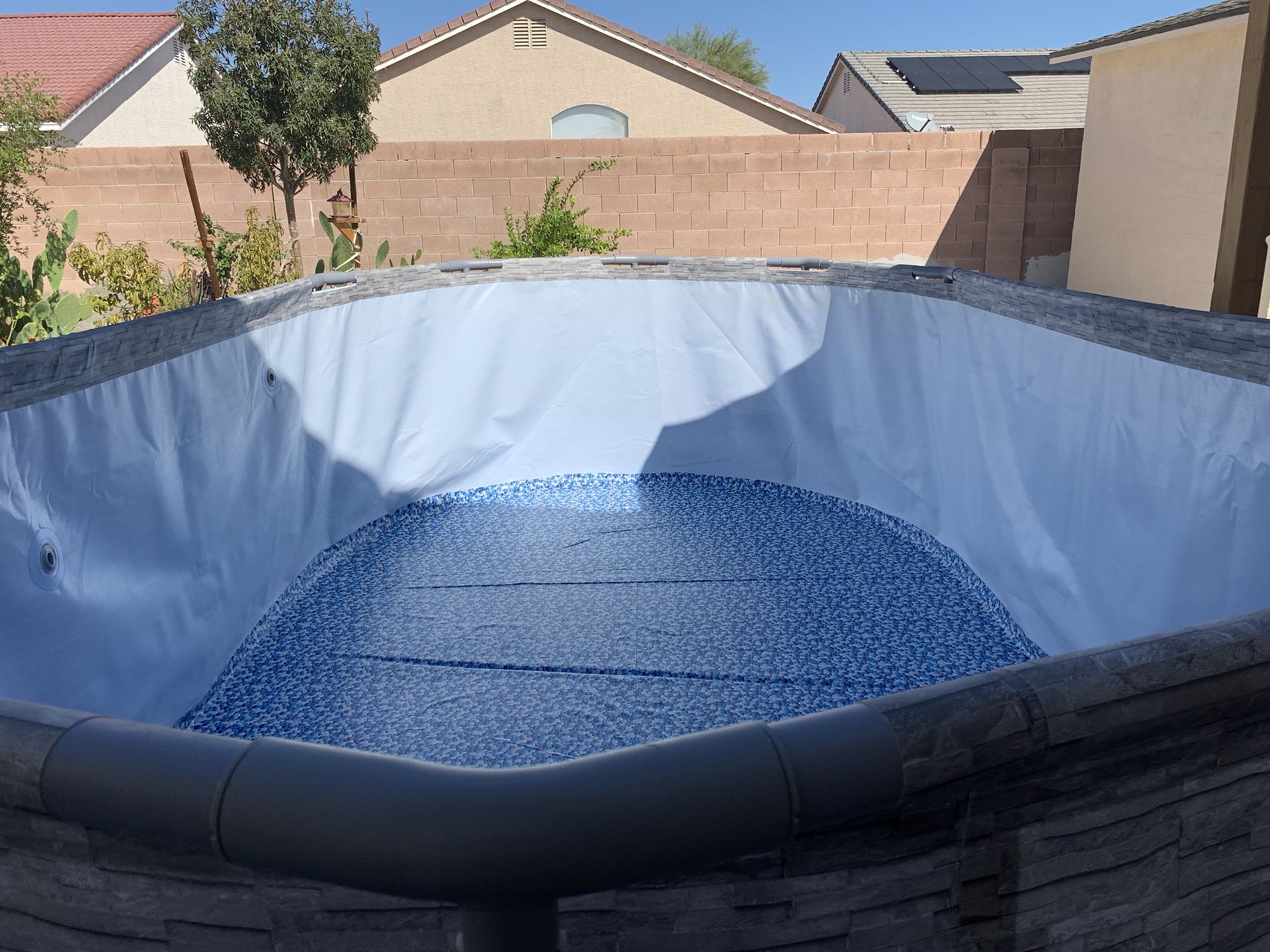 Coleman Above Group Pool Used 16x10x48 for Sale in North Las Vegas, NV