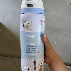 32oz Snoopy Owala 