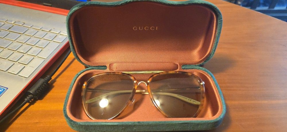 Rare find! Authentic Gucci Aviator Sunglasses in Tortoiseshell – SOLD OUT everywhere!