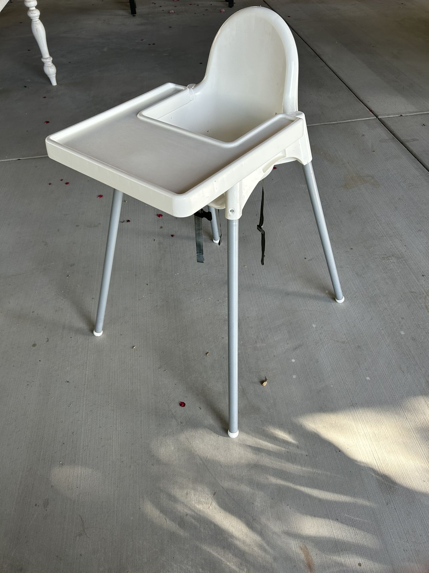 Plastic highchair