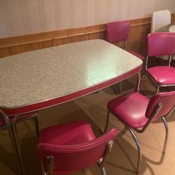 Retro Pink 50’s Diner Table