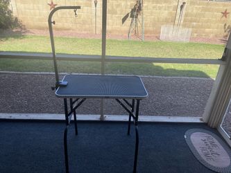 Portable pet grooming table. Cross streets 59th Ave. and Peoria. Pickup only.
