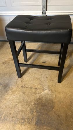 Black Tufted Faux Leather Backless Bar Stool