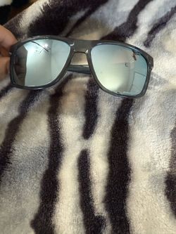 Blue Oakley Leffingwell