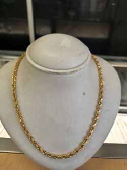10kgold necklace 22.3 gram 20 Long layaway available 10% Dwon if you interested please make sure you ask for Maribel thank you