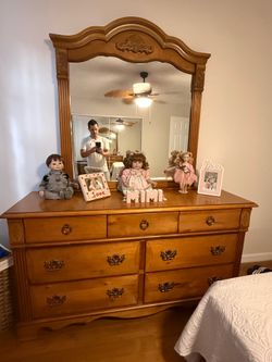 Perfectly good Conditions Room Furtniture piece with Mirror