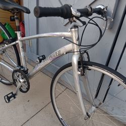 SPECIALIZED.    Hybrid.     700c Tires 