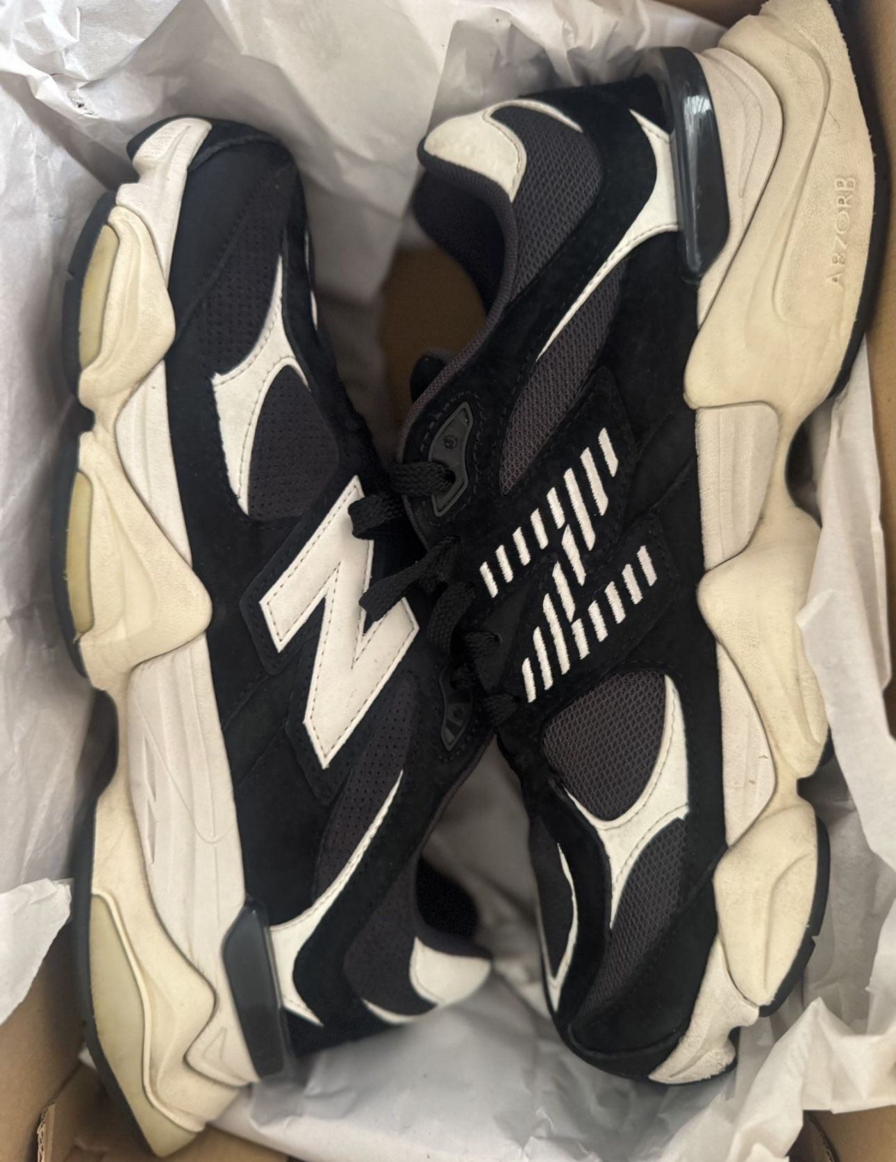 AUTHENTIC NEW BALANCE 9060 BLACK & WHITE SZ 10.5