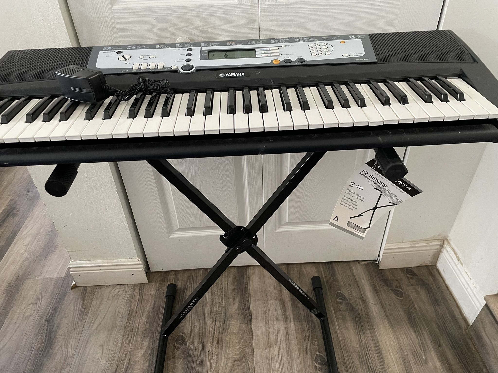 Yamaha Portable Keyboard 61 Key With Bench Included And A New Stand. $120 Firm On Price