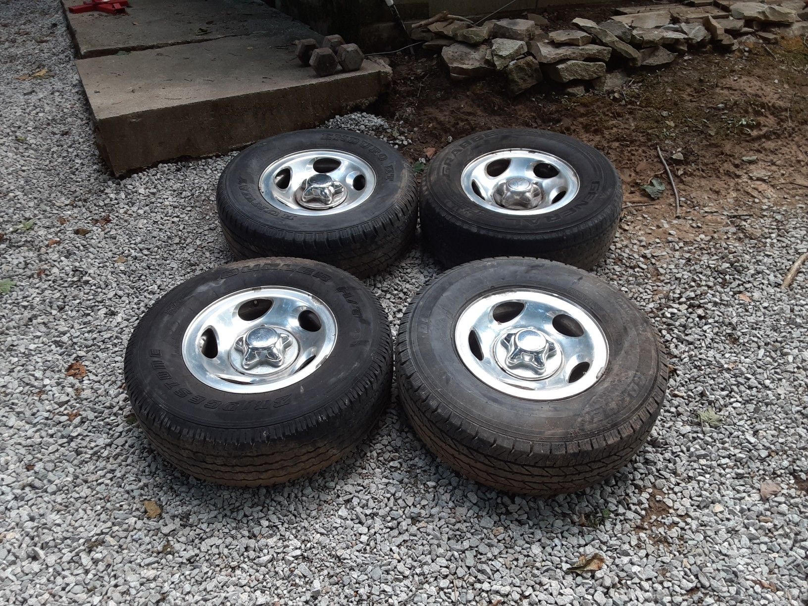 Set of 4 Ford f-150 or expedition wheels and tires