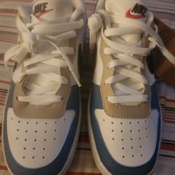 Nike Sneakers (Size 5.5Y)