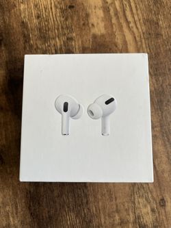 Apple AirPods Pro With Wireless Charging Case