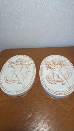 Vintage Ceramic Cameos Cherubs ( pair )