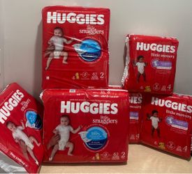 NEW 261 HUGGIES SIZE 2 DIAPERS & HUGGIES SIZE 4 DIAPERS