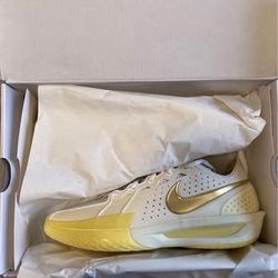 GT CUT 3 JORDAN POOLE COLORWAY (NEVER WORN BEFORE) ~ RETAILS FOR $200