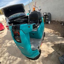 Scrubber Ride On Floor Machines ( READ DESCRIPTION PLEASE)
