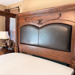 Four poster bed, night stands, lamps