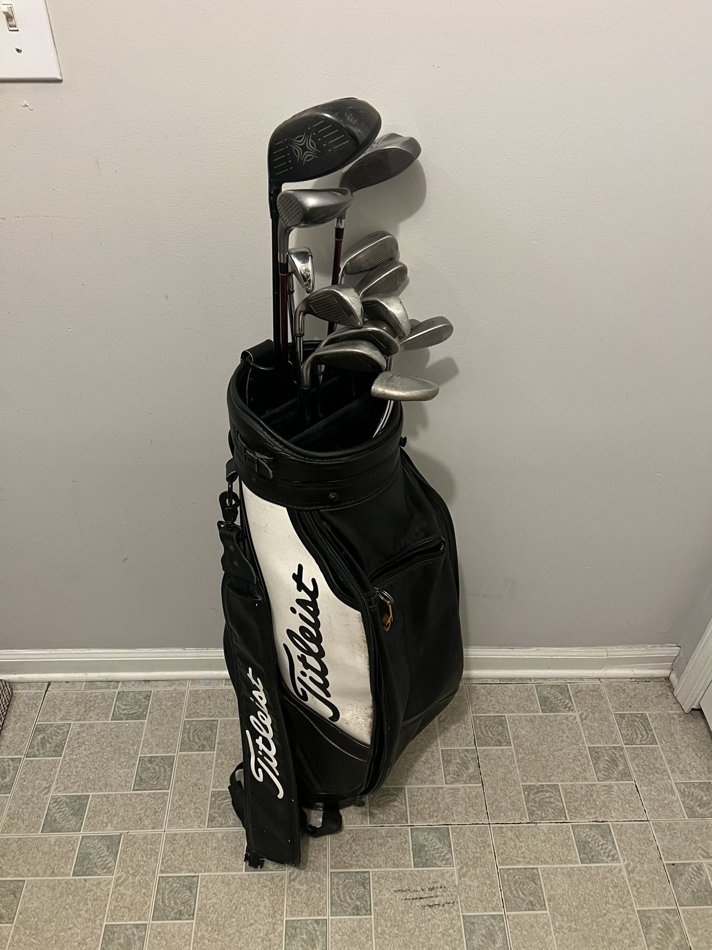 Full Golf set (Driver, 3w, 5w, 3i-SW, Putter)