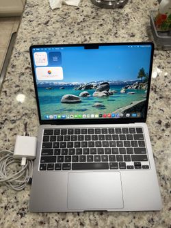 2024 MacBook Air Apple M3 chip 256GB SSD 8GB Memory Gray Charger