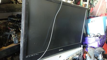 2 big screen TV that work