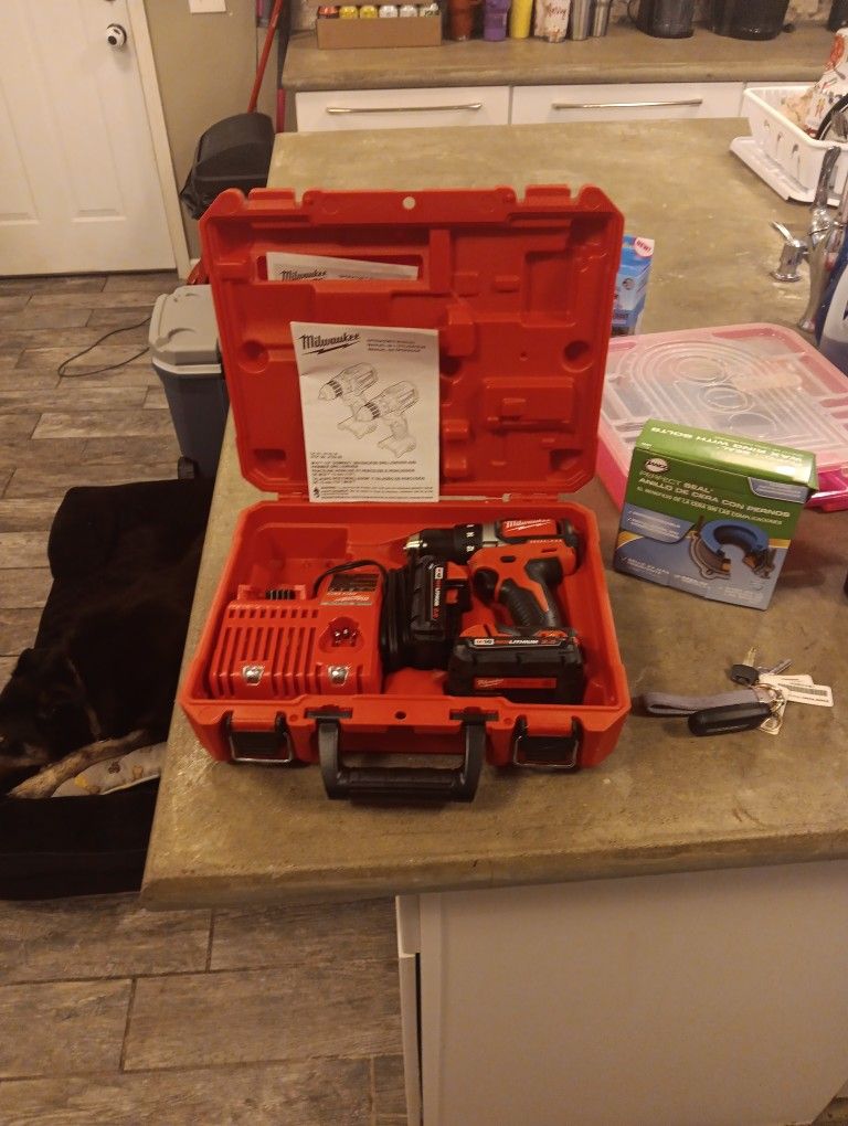 Milwuakee M18 1/2 Brushless Drill With Two Batteries Charger And Case