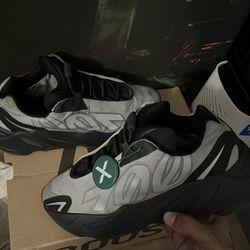 Yeezy Boost 700 MNVN