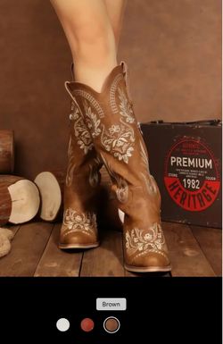 Like new size 8, beautiful brown boots