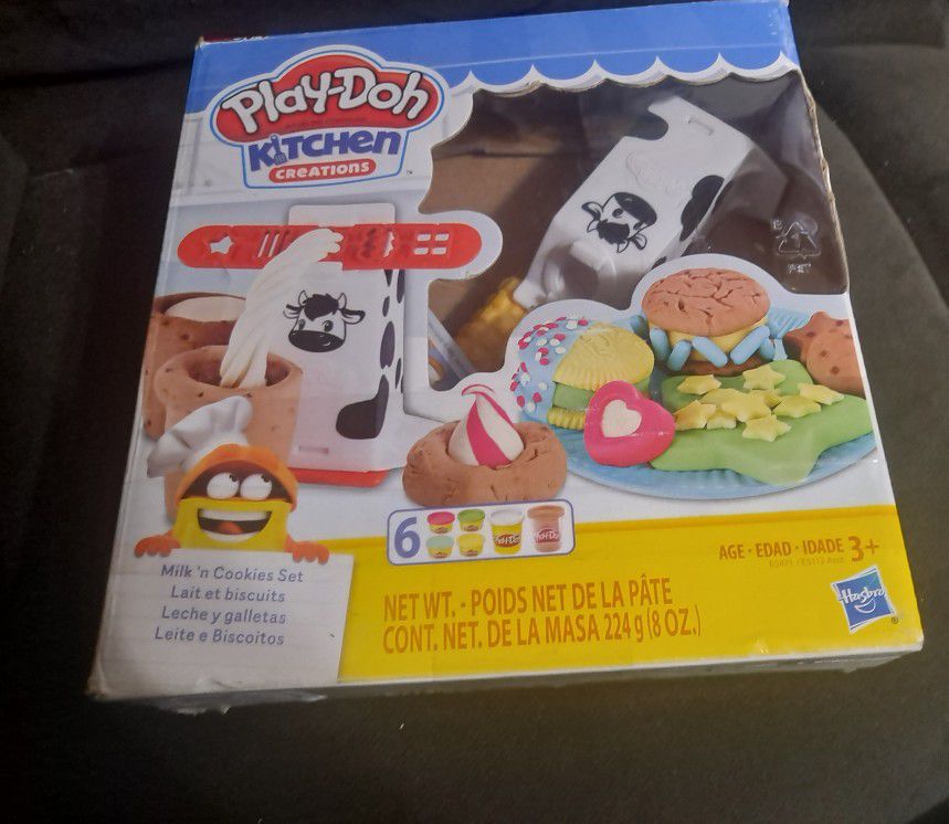 Play-doh  kitchen  creations set
