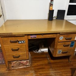 FREE DESK!! 