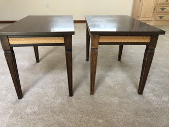 2 End Tables Mesitas