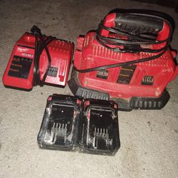 MILWAUKEE M18 6PORT CHARGING STATION W/ 2 5AH BATTERIES & M18/M12 DUAL CHARGER 