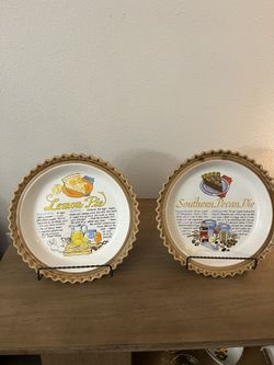 🥧 For Sale: Vintage Recipe Pie Plates! 🍋🥜 A classic baking duo! Selling these beautiful vintage ceramic pie plates, each with a recipe baked right 