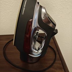 👕 CHI Professional 1700W Steam Iron – Titanium Ceramic (Moving Sale)