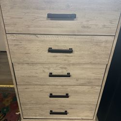 Chest of drawer