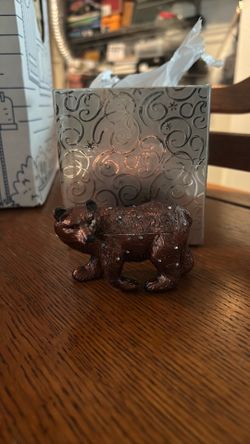 Bear figure jewlery holder