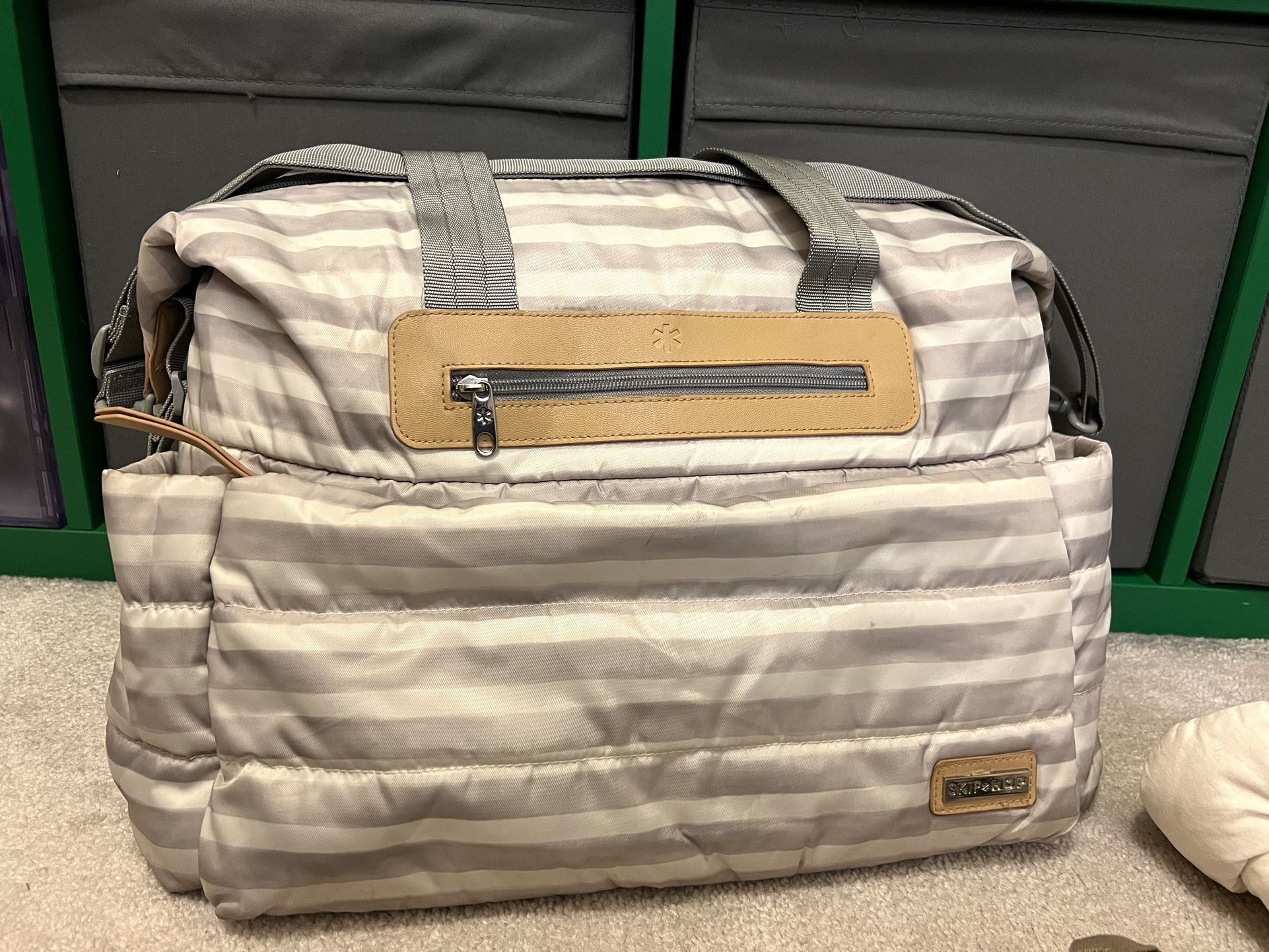 Ergobaby Organic Boutique Baby Carrier + Infant Insert + FREE Skip Hop