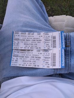 Revolution Live ........Motley Crue!