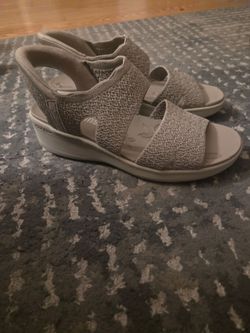 SKECHERS SLIP INS SANDALS WOMENS 9.5 EXCELLENT CONDITION