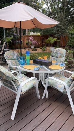 Patio table & 4-chairs w/cushions
