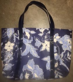 Large blue flower print bag/purse. Barely used and in excellent condition