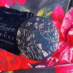 Gucci Flora “The Flora Garden” Compact Mirror for Sale in Anaheim, CA -  OfferUp