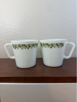 This product is a vintage set of 2 Pyrex coffee cups made of milk glass