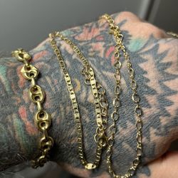 Nice 🔥 !! 2 Beautiful Gold Plated Bracelets !